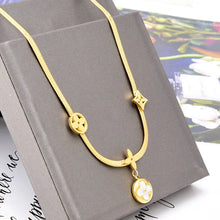 Load image into Gallery viewer, Davi Four-Leaf Clover Gold Necklace
