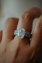 Load image into Gallery viewer, Francine Oval Cut 2PC Ring Set
