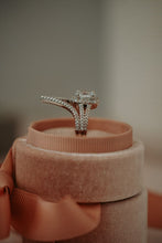 Load image into Gallery viewer, Arden Oval Cut Silver Ring
