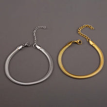 Load image into Gallery viewer, Emily Snake Chain Bracelet
