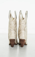 Load image into Gallery viewer, Houston Western Boots in Champagne - Rural Haze

