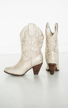 Load image into Gallery viewer, Houston Western Boots in Champagne - Rural Haze
