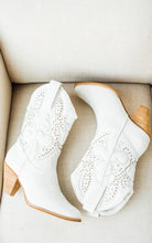 Load image into Gallery viewer, Houston Western Boots in White - Rural Haze
