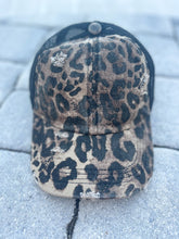 Load image into Gallery viewer, Trucker Hat "Animal" Black
