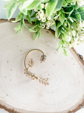 Load image into Gallery viewer, Leaves Ear Cuff "Gold"
