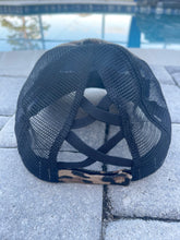 Load image into Gallery viewer, Trucker Hat "Animal" Black

