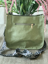 Load image into Gallery viewer, Large Crossbody Purse &quot;Green&quot;
