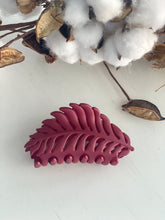 Load image into Gallery viewer, Leaf Clip "Wine"
