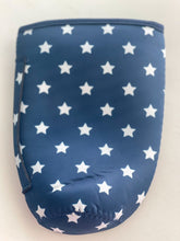 Load image into Gallery viewer, Tumbler Sleeve With Handle "Stars"
