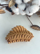Load image into Gallery viewer, Leaf Clip "Mustard"
