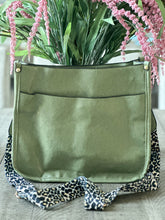 Load image into Gallery viewer, Large Crossbody Purse &quot;Green&quot;
