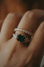 Load image into Gallery viewer, Alara Champagne Gold Ring Set
