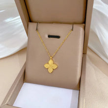 Load image into Gallery viewer, Jan Flower Gold Necklace

