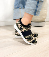 Load image into Gallery viewer, Jia Knit Sneaker in Camo

