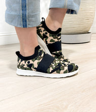 Load image into Gallery viewer, Jia Knit Sneaker in Camo
