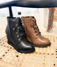Load image into Gallery viewer, Joana Boot in Taupe
