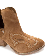 Load image into Gallery viewer, Journee Western Suede Ankle Boots
