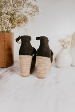 Load image into Gallery viewer, Juti Wedges in Black
