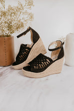 Load image into Gallery viewer, Juti Wedges in Black
