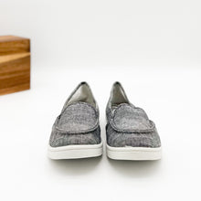 Load image into Gallery viewer, Mackerel Sneaker in Charcoal
