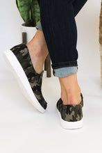 Load image into Gallery viewer, Not Rated Maya Sneakers in Camo - Rural Haze
