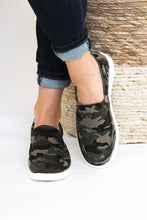 Load image into Gallery viewer, Not Rated Maya Sneakers in Camo - Rural Haze
