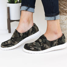 Load image into Gallery viewer, Not Rated Maya Sneakers in Camo - Rural Haze
