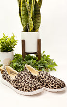 Load image into Gallery viewer, Not Rated Maya Sneakers in Leopard - Rural Haze
