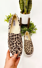 Load image into Gallery viewer, Not Rated Maya Sneakers in Leopard - Rural Haze
