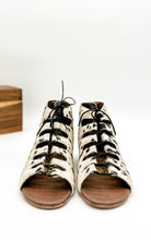 Load image into Gallery viewer, Nola Sandals in Black and White - Rural Haze
