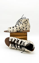 Load image into Gallery viewer, Nola Sandals in Black and White - Rural Haze
