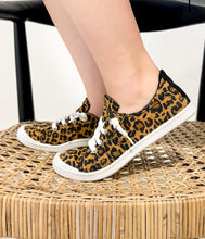 Load image into Gallery viewer, Rae Sneakers in Leopard
