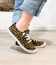 Load image into Gallery viewer, Rae Sneakers in Leopard
