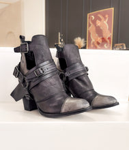 Load image into Gallery viewer, Sheila Boot in Black

