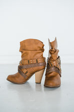 Load image into Gallery viewer, Short Change Booties in Tan - Rural Haze
