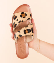 Load image into Gallery viewer, Spirited Dual Strap Slide in Leopard
