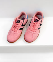 Load image into Gallery viewer, Stockholm Sneaker in Pink/Black
