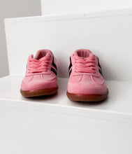 Load image into Gallery viewer, Stockholm Sneaker in Pink/Black
