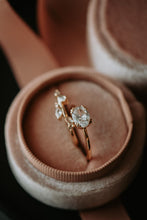 Load image into Gallery viewer, Kirah Champagne Gold Ring Set
