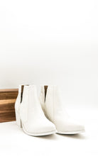 Load image into Gallery viewer, Tarim Booties in White Croc - Rural Haze
