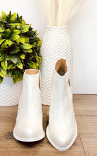 Load image into Gallery viewer, Tarim Booties in White Croc - Rural Haze
