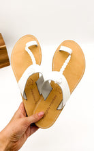 Load image into Gallery viewer, Thess Leather Sandals in White

