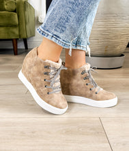 Load image into Gallery viewer, Tiburon Sneaker Wedge in Cream
