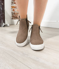 Load image into Gallery viewer, Tina Sneakers in Taupe
