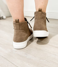 Load image into Gallery viewer, Tina Sneakers in Taupe
