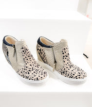 Load image into Gallery viewer, Tinaya Hidden Sneaker Wedge
