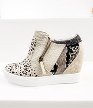 Load image into Gallery viewer, Tinaya Hidden Sneaker Wedge
