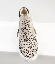 Load image into Gallery viewer, Tinaya Hidden Sneaker Wedge
