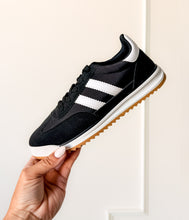 Load image into Gallery viewer, Tokyo Dual Stripe Sneakers in Black
