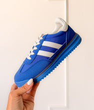 Load image into Gallery viewer, Tokyo Dual Stripe Sneakers in Blue
